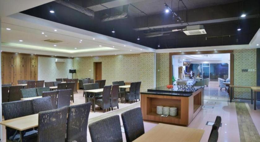 Sleepzzz Hotel Senayan Jakarta Exterior foto