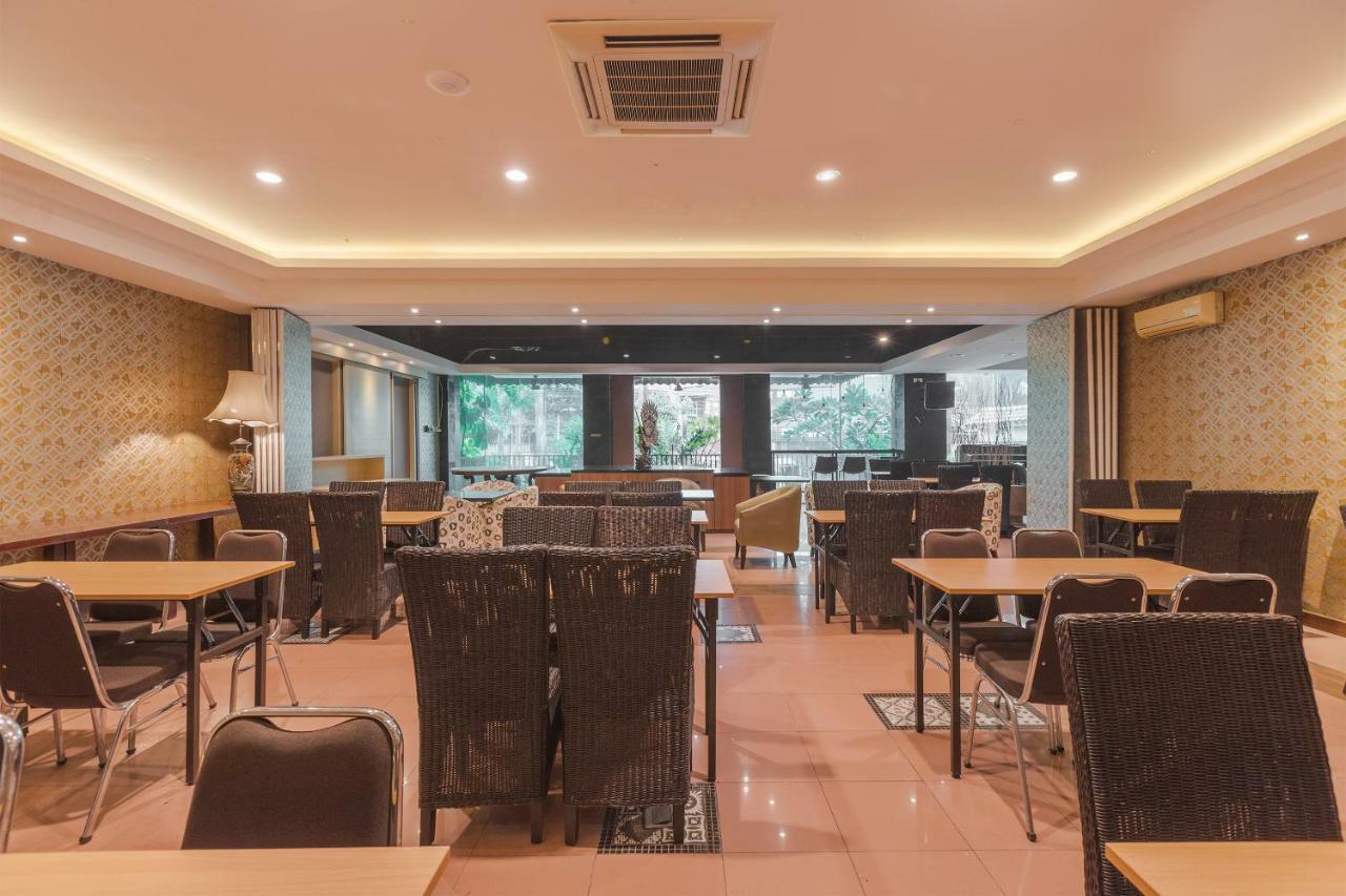 Sleepzzz Hotel Senayan Jakarta Exterior foto